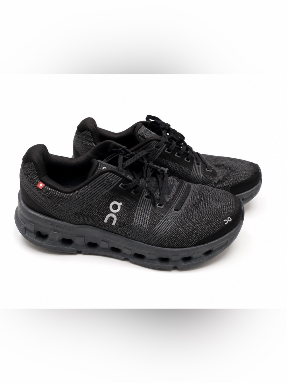 On cloud women’s 9.5 black shoes
